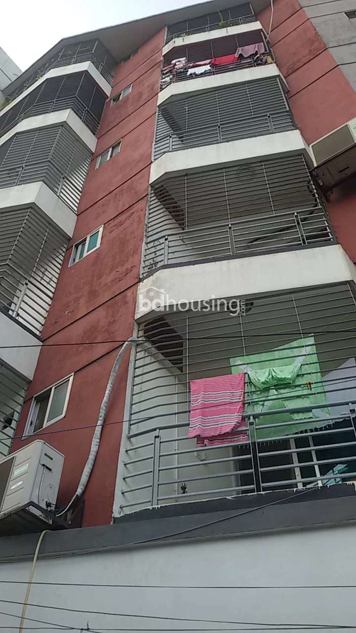 3 Bed Flat including Garage., Apartment/Flats at Cantonment