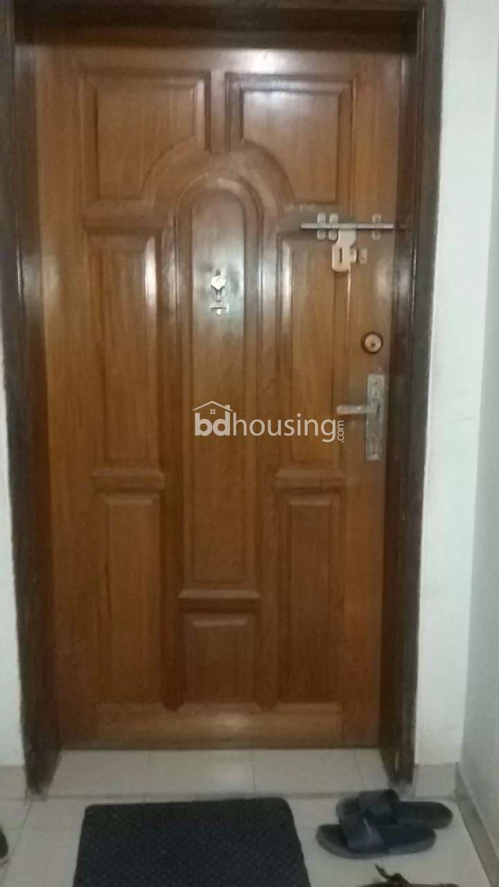 3 Bed Flat including Garage., Apartment/Flats at Cantonment