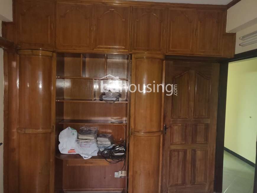 Used 1100 sft Flat Kalabagan Dhanmondi, Apartment/Flats at Kalabagan