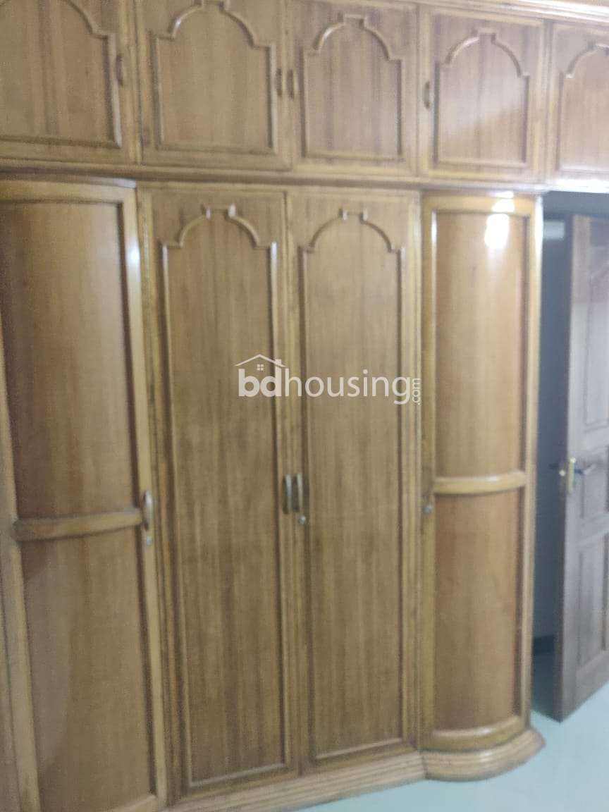 Used 1100 sft Flat Kalabagan Dhanmondi, Apartment/Flats at Kalabagan