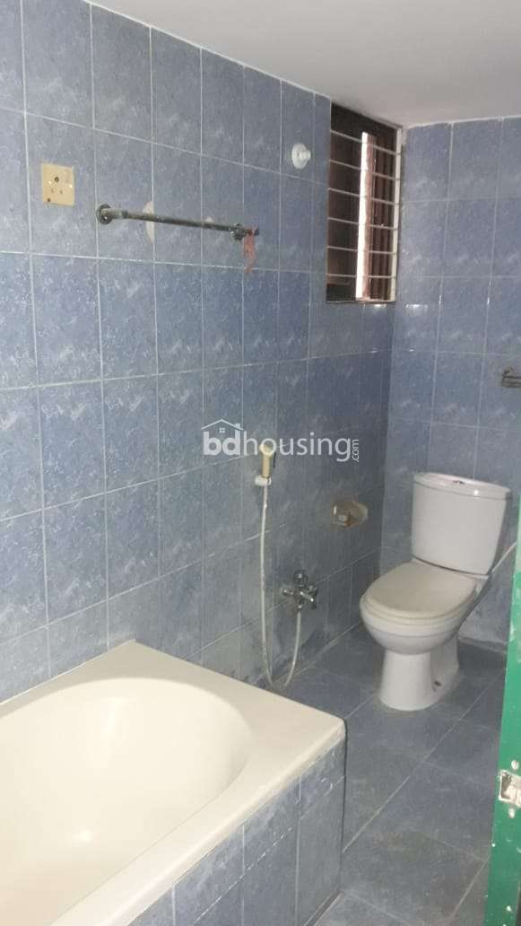 01) At Dhanmondi R/A, an old flat, nice location, 1725 sft (front face) six storied/top floor, 3 bed/3 bath/3 balcony, car park+utility, price-Tk.1,90,00000 (fixed).  , Apartment/Flats at Dhanmondi