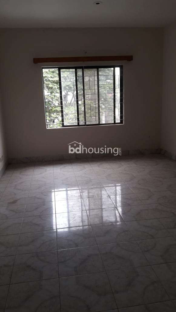 01) At Dhanmondi R/A, an old flat, nice location, 1725 sft (front face) six storied/top floor, 3 bed/3 bath/3 balcony, car park+utility, price-Tk.1,90,00000 (fixed).  , Apartment/Flats at Dhanmondi