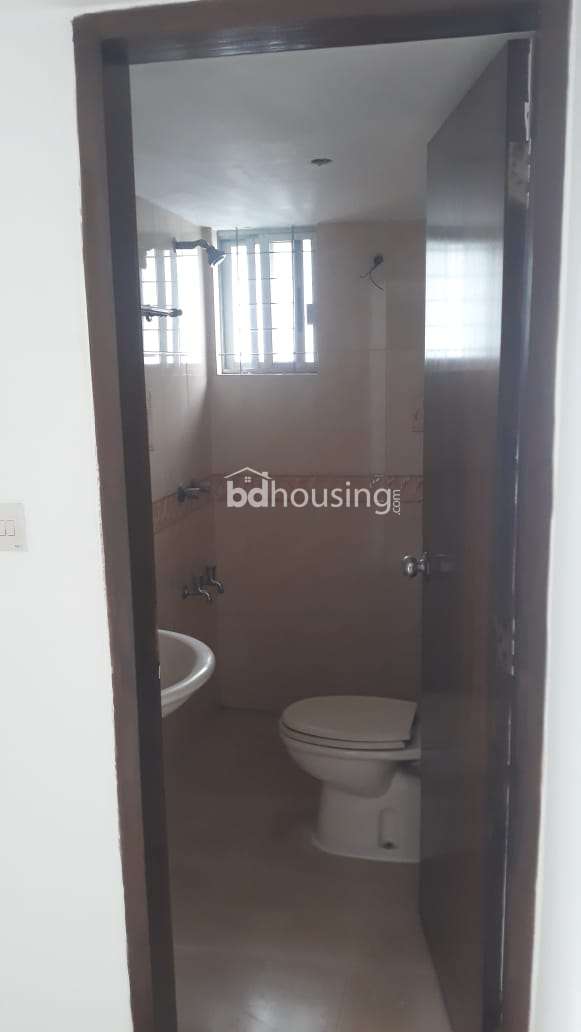 1335 sft. Used Flat for Sale at Block - C, Bashundhara, Apartment/Flats at Bashundhara R/A