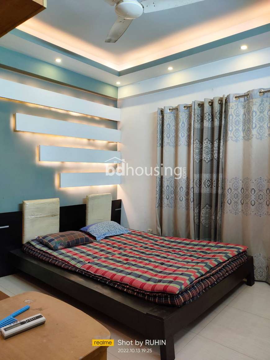 One Fully Furnished Master Bedroom for Male Bachelor (Professional), Sublet/Room at Bashundhara R/A
