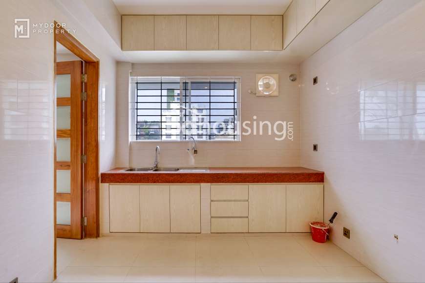 Semi-furnished, Apartment/Flats at Gulshan 01