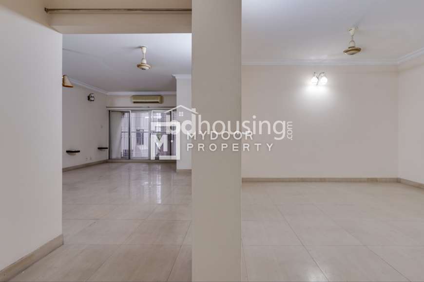 Semi-furnished, Apartment/Flats at Gulshan 01