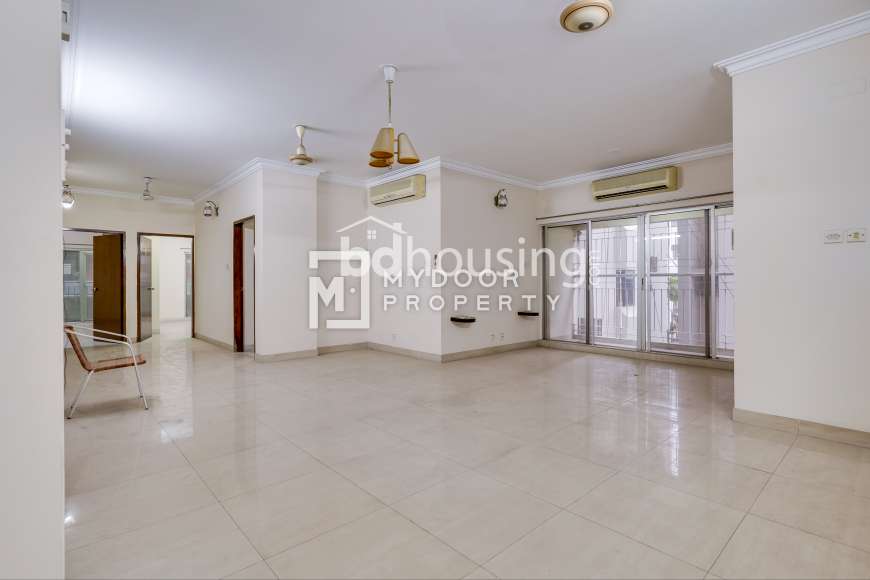 Semi-furnished, Apartment/Flats at Gulshan 01