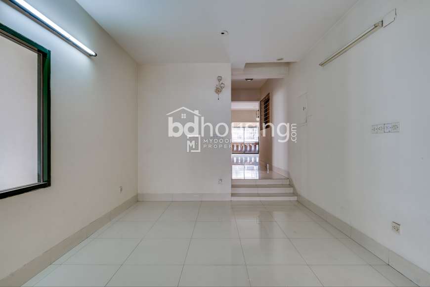 semi-furnished Code:1012, Apartment/Flats at Baridhara