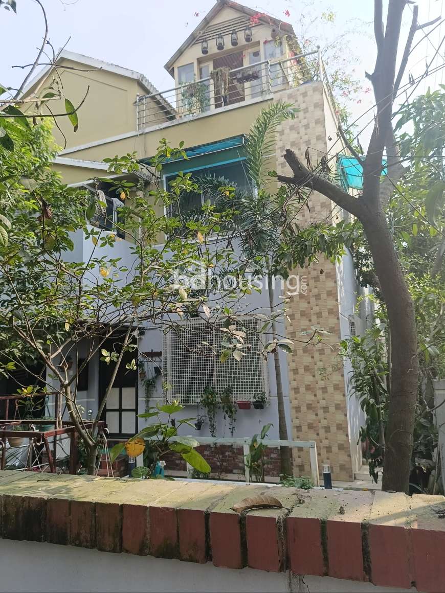 কিছুক্ষণ, Duplex Home at Khilkhet