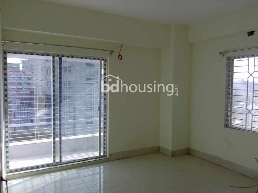 ready flat at trimohoni, bus stand, main road. , Apartment/Flats at Banasree