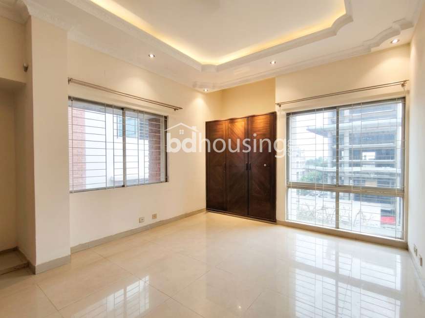 1922 sqft used apartment in Niketan, Apartment/Flats at Niketon