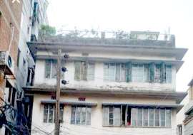পান্থপথ রোড এর উপরে স্কয়ার হসপিটাল এর আগে,  ৩ কাঠা জমিসহ ৫ তলা বাড়ী বিক্রি করা হবে Independent House at 